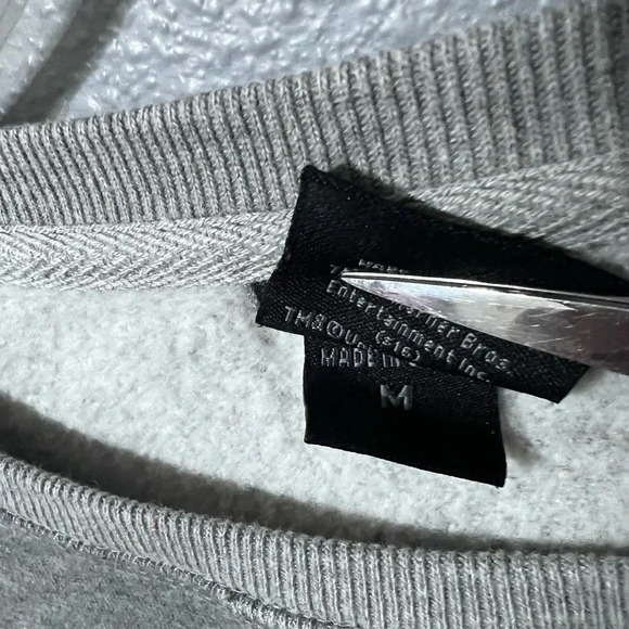 NWOT Universal Studios Harry Potter GRYFFINDOR Stitched Letter Sweatshirt Sz MED - Picture 8 of 8